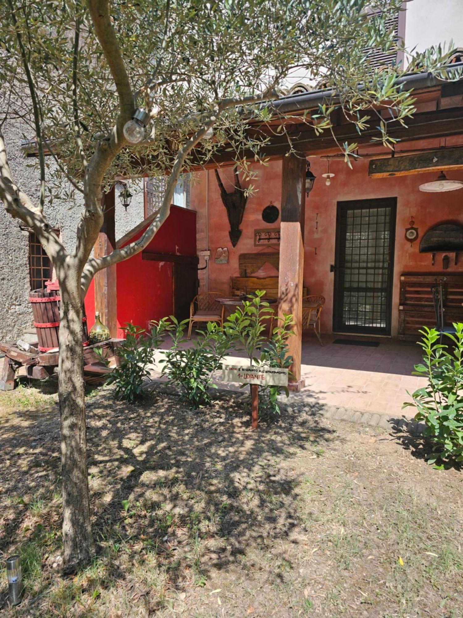 La Rosa Dei Venti - Country House Fossato di Vico Экстерьер фото