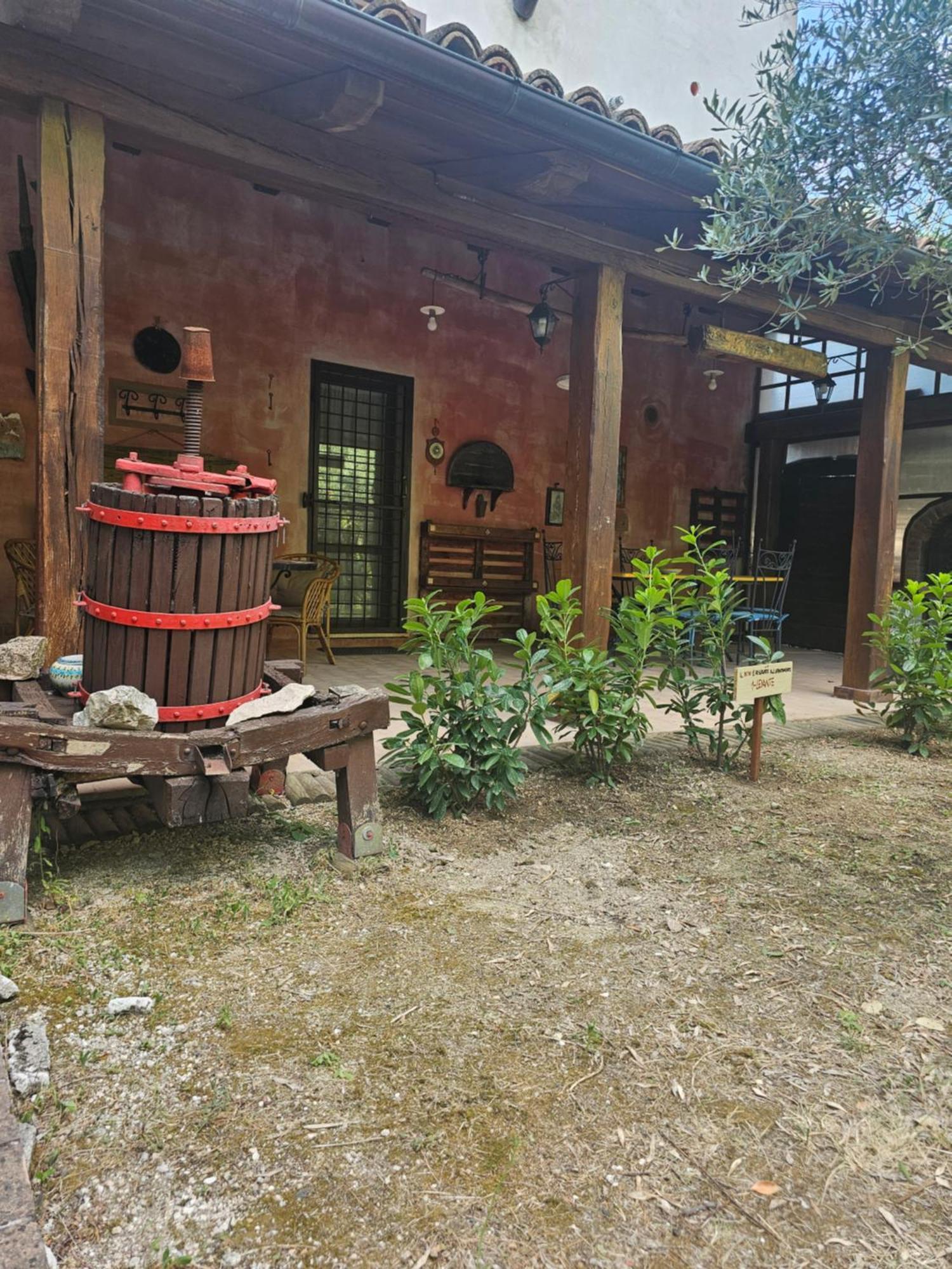 La Rosa Dei Venti - Country House Fossato di Vico Экстерьер фото