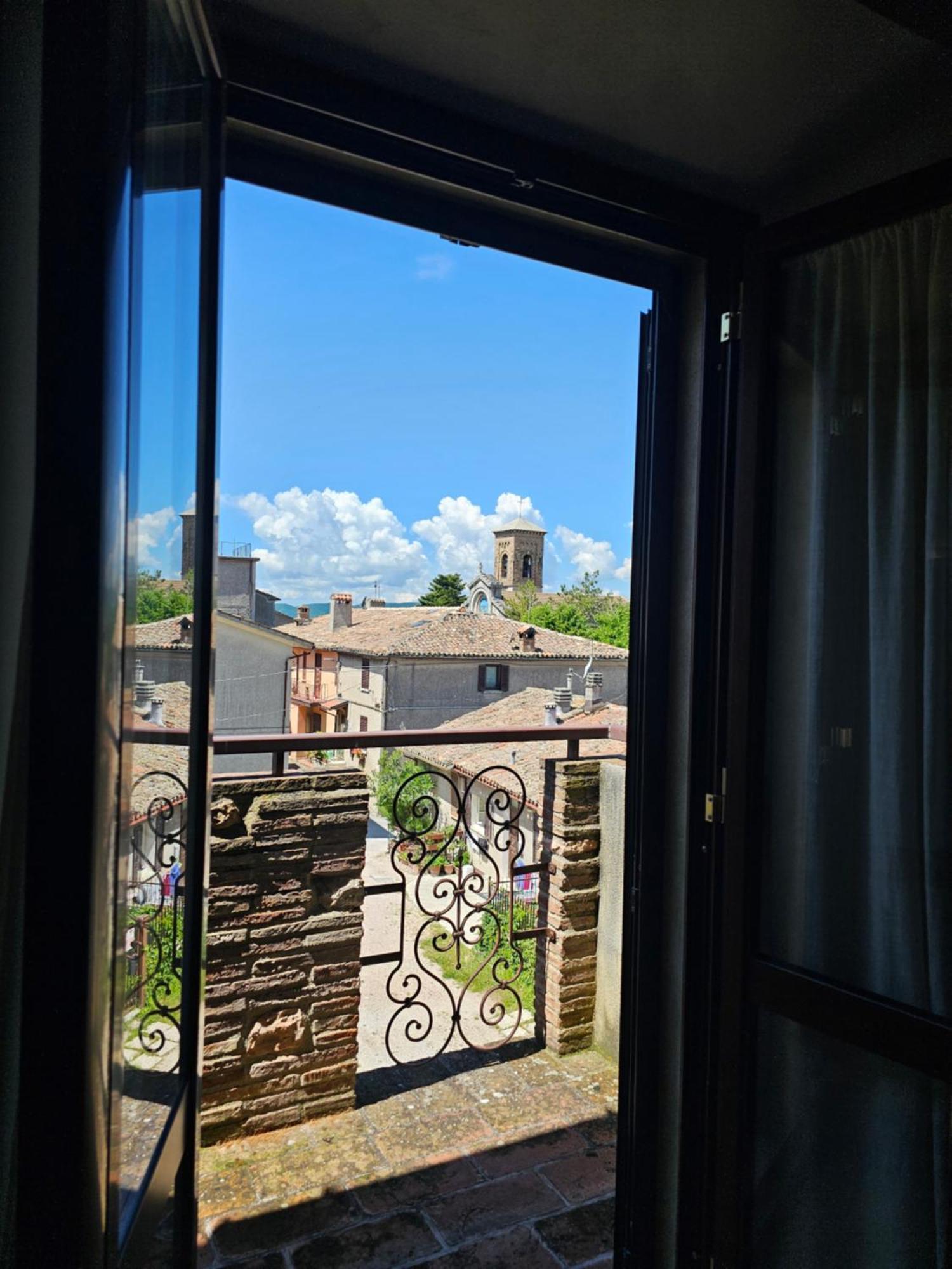 La Rosa Dei Venti - Country House Fossato di Vico Экстерьер фото